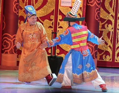 Những dấu ấn khó quên của Táo Giao thông Chí Trung - 27 Táo Giao thông trong chương trình Gặp nhau cuối năm xuân 2011.