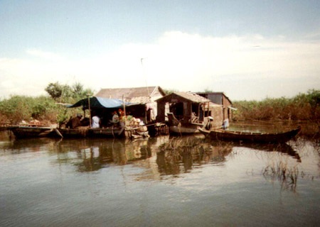 Sóng nước Biển Hồ - 1 Cuộc sống người Việt trên sóng nước Biển Hồ