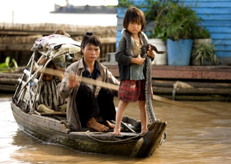 Sóng nước Biển Hồ - 2 Cuộc sống người Việt trên sóng nước Biển Hồ