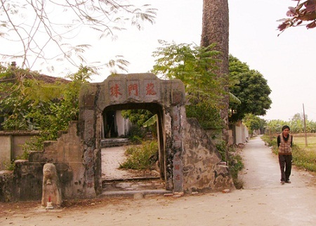 Làng cổ Hà Nội: Vỡ nát cảnh quan - 1 Một góc thôn Long Châu, xã Phụng Châu, Chương Mỹ, Hà Nội