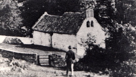 Nhà thờ đã không được ai ngó ngàng tới sau khi xóm nhỏ trong làng Lancaud không còn ai sinh sống.