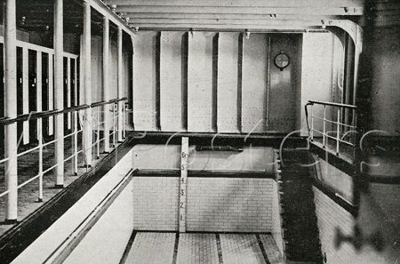 Titanic II trị giá 3.700 tỉ sẽ đi lại hải trình “đen tối” của Titanic I - 9 Bể bơi trên tàu Titanic năm xưa.