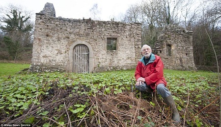Nhà thờ đã không được ai ngó ngàng tới sau khi xóm nhỏ trong làng Lancaud không còn ai sinh sống.