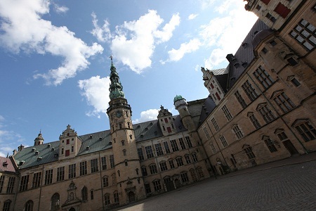 Những lâu đài lộng lẫy nhất thế giới - 18 Lâu đài Kronborg, thành phố Helsingør, Đan Mạch
