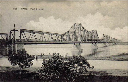 Một số hình ảnh khác về cầu Doumer (Long Biên) trong những năm chính quyền Pháp đô hộ.