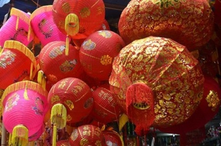 Buộc tháo dỡ các loại đèn lồng… lạ