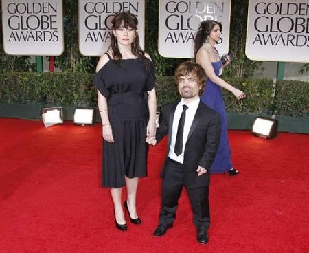 Người hâm mộ chết thảm vì... mải nhìn diễn viên - 1 Peter Dinklage trên thảm đỏ Quả Cầu Vàng.