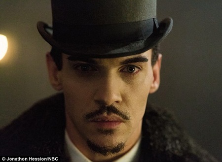 Vì sao “ma cà rồng” hút máu xuất hiện? - 2 Tạo hình nhân vật Bá tước Dracula trong bộ phim kinh dị của Anh - “Dracula” (1958).