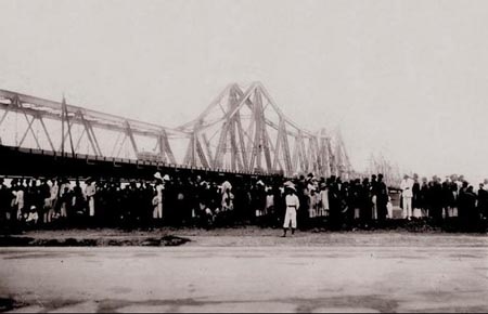 Hình ảnh cầu Doumer ngày khánh thành tháng 2/1902.