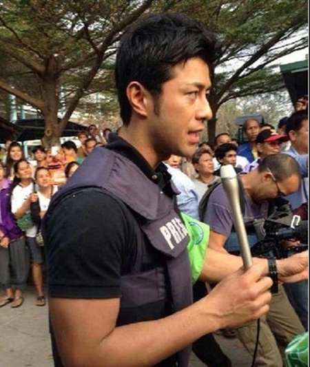 Em sẽ xin phép mẹ cho cầu hôn với anh - một fan nữ viết dưới đoạn video đăng tải trên Youtube.