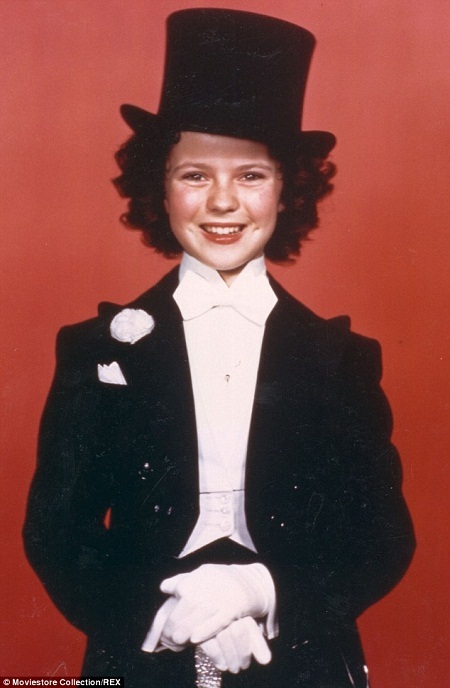 Dấu mốc sự nghiệp đáng nhớ của "sao nhí" Mỹ vừa qua đời - 9 Shirley Temple từng một thời là ngôi sao điện ảnh có thu nhập cao nhất Hollywood.