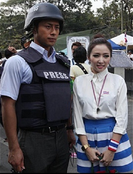 Em sẽ xin phép mẹ cho cầu hôn với anh - một fan nữ viết dưới đoạn video đăng tải trên Youtube.