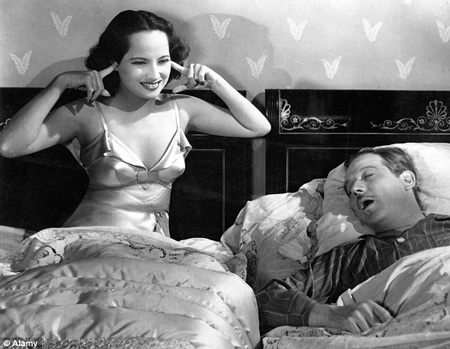 Bí mật động trời về thân thế của nữ diễn viên “Đồi gió hú” - 5 Merle trong phim “That Uncertain Feeling” (1941), diễn xuất bên nam diễn viên Ernst Lubitsch.