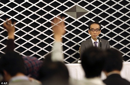 Những hình ảnh từ buổi họp báo gây chấn động dư luận Nhật Bản.