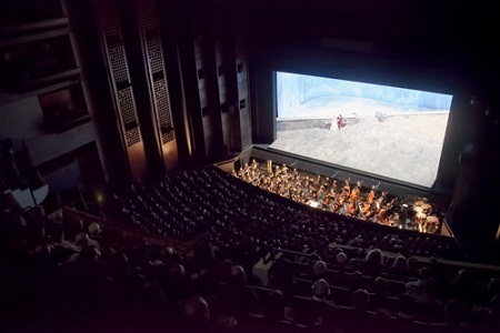 Ở châu Âu, nhạc kịch là thứ nghệ thuật đỉnh cao được đông đảo người yêu nghệ thuật yêu thích