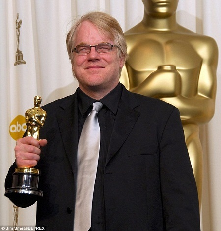 Diễn viên nổi tiếng Philip Hoffman qua đời vì ma túy - 2 Một người bạn đã phát hiện Hoffman chết trong phòng tắm.