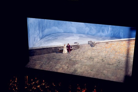 Ở châu Âu, nhạc kịch là thứ nghệ thuật đỉnh cao được đông đảo người yêu nghệ thuật yêu thích