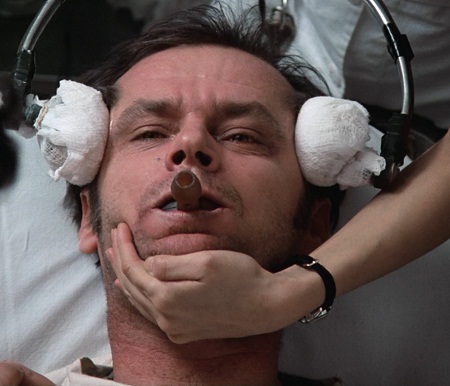 “Bay trên tổ chim cúc cu”: Bài ca vĩnh hằng về cuộc sống - 8 Louise Fletcher vào vai y tá trưởng Ratched
