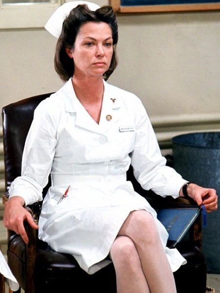 “Bay trên tổ chim cúc cu”: Bài ca vĩnh hằng về cuộc sống - 2 Louise Fletcher vào vai y tá trưởng Ratched