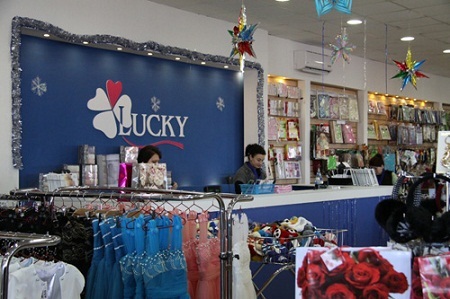Chuỗi cửa hàng bán lẻ của người Việt tại Nga - 1 Một siêu thị Lucky ở ngoại ô thành phố Krasnodar.