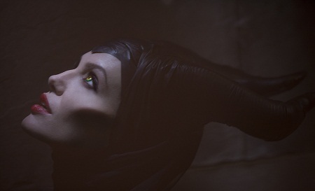 Phim mới của Angelina Jolie tung trailer gây sốt - 1 Phim mới của Angelina Jolie tung trailer gây sốt