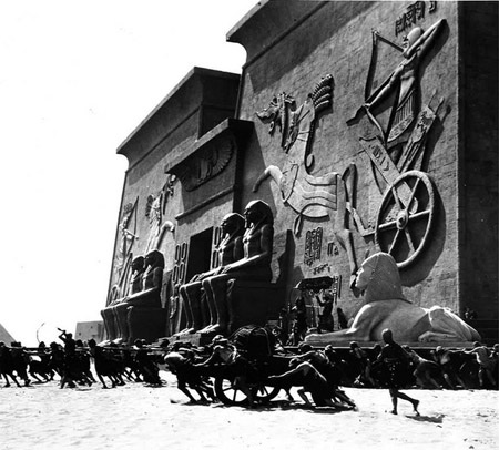 Khám phá phim trường cổ bị chôn trong sa mạc - 1 Khám phá bí mật thành phố Ai Cập cổ chôn trong sa mạc Mỹ