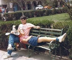 Cô Annette Herfkens bên bạn trai