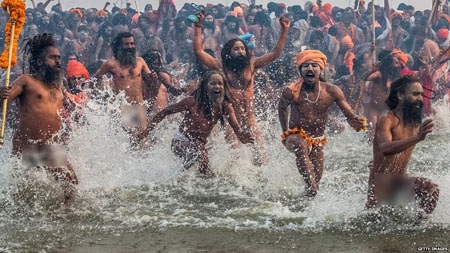 9 lễ hội khỏa thân trên khắp thế giới - 4 Cuộc hành hương Kumbh Mela của các tín đồ đạo Hindu ở Ấn Độ