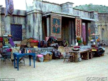 Trường quay đổ nát có giá hơn 158 tỉ đồng - 15 Những đạo cụ mang đặc trưng Afghanistan