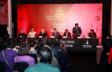 Giao lưu với hai nghệ sỹ dương cầm của Hòa nhạc Hennessy 18 - 2 Giao lưu với hai nghệ sỹ dương cầm của Hòa nhạc Hennessy 18