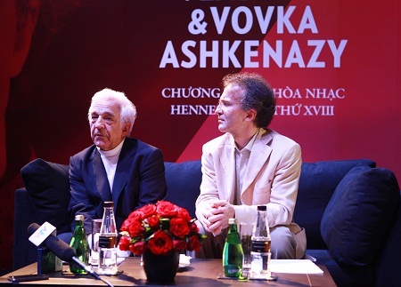 Giao lưu với hai nghệ sỹ dương cầm của Hòa nhạc Hennessy 18 - 7 PV