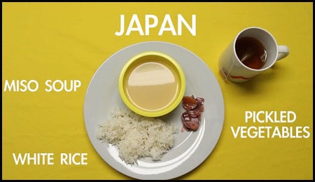 Người Nhật thường dùng súp miso, cơm trắng, ăn kèm với một số loại rau dầm.