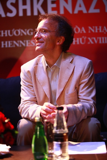 Giao lưu với hai nghệ sỹ dương cầm của Hòa nhạc Hennessy 18 - 12 PV