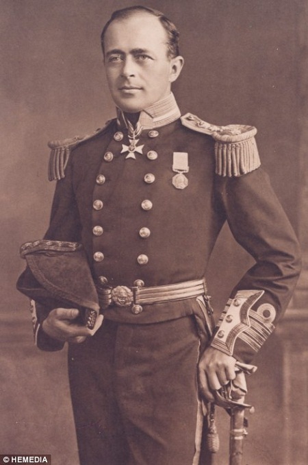 Ảnh hiếm về đoàn thám hiểm tử nạn khi tới Nam Cực - 8 Nhà thám hiểm Robert Falcon Scott trong một bức ảnh chân dung.