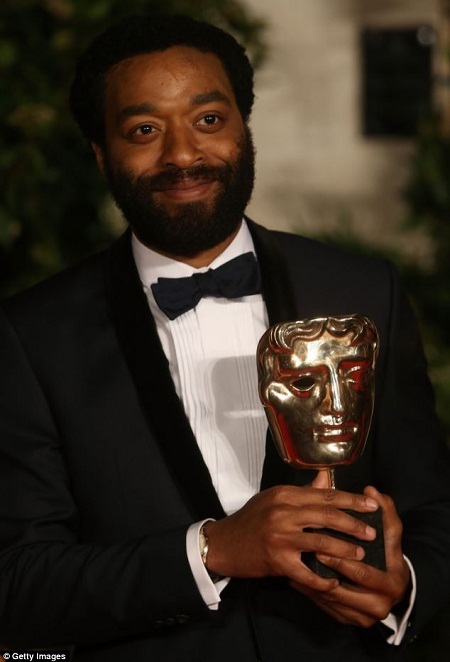 Tuổi thơ bi kịch của dàn diễn viên Phim hay nhất Oscar 2014 - 5 Chiwetel Ejiofor và em gái.