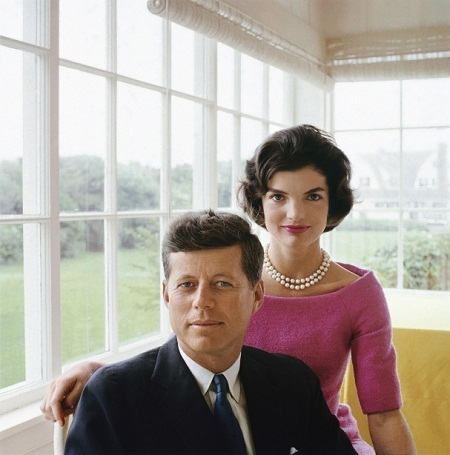 Bê bối tình cảm của cựu Tổng thống Mỹ Kennedy lại bị “đe dọa” - 3 Tổng thống John Kennedy và phu nhân Jackie.