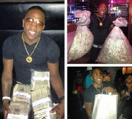 Kệch cỡm những màn khoe tiền của “sao” - 7 Adrien Broner - cựu võ sĩ quyền Anh - không ngại ngần cầm cả túi tiền hay từng cọc tiền chụp ảnh.