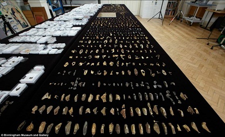 Những biểu tượng cách điệu của cây thánh giá.