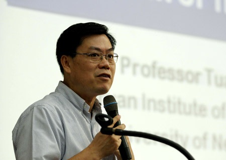 Giáo sư Nguyễn Văn Tuấn