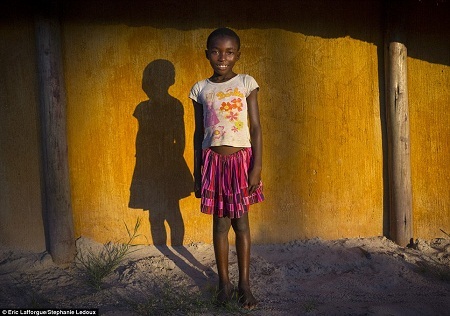 Một người đàn ông trong bộ lạc.