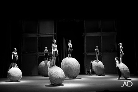 Người mang hình ảnh làng quê Việt Nam đi khắp thế giới - 1 Cảnh trong vở diễn À ố show”