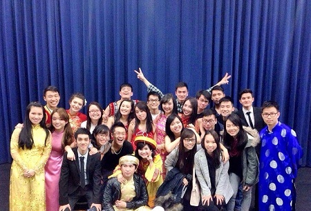 Người Việt trẻ quảng bá văn hóa trên đất Anh - 1 Người Việt trẻ quảng bá văn hóa trên đất Anh