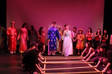 Người Việt trẻ quảng bá văn hóa trên đất Anh