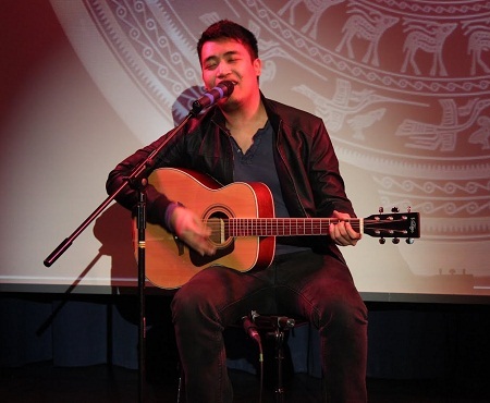 Người Việt trẻ quảng bá văn hóa trên đất Anh