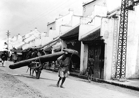 100 năm và “những lớp văn hóa chồng lên nhau” trên phố Hà Nội - 22 Qua các phố phường Hà Nội xưa (Ảnh: