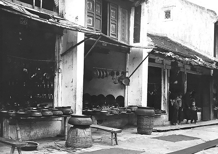 100 năm và “những lớp văn hóa chồng lên nhau” trên phố Hà Nội - 12 Phố Chợ Gạo (Ảnh: