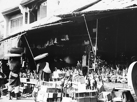 100 năm và “những lớp văn hóa chồng lên nhau” trên phố Hà Nội - 1 Phố Hàng Mã (Ảnh: