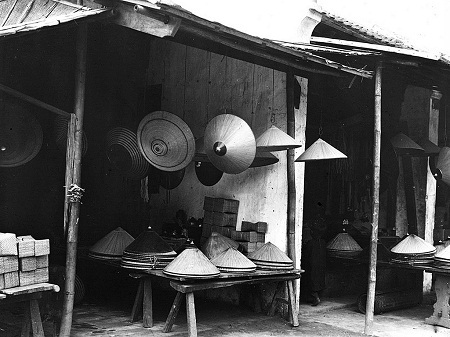 100 năm và “những lớp văn hóa chồng lên nhau” trên phố Hà Nội - 4 Phố Hàng Nón (Ảnh: