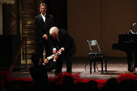 Thưởng thức tiếng đàn của nghệ sĩ dương cầm nổi tiếng nhất thế kỉ 20 - 3 Nghệ sĩ dương cầm Vovka Ashkenaz