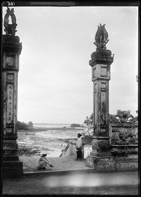 100 năm và “những lớp văn hóa chồng lên nhau” trên phố Hà Nội - 25 Đền Quán Thánh (Ảnh: